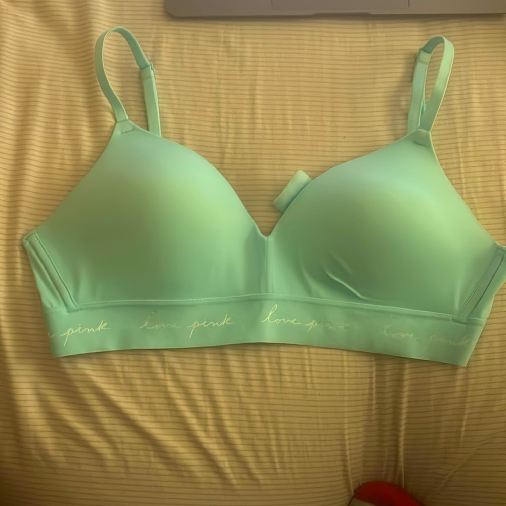 Size 36C Light Blue Wear Everywhere wireless lightly lined bra